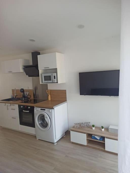 Maison, Rue Calme Dans Village Saint-Mitre-les-Remparts Ngoại thất bức ảnh